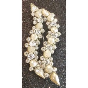 Vintage Rhinestone & PEARL Pin Brooch Sparkly Curved Silver Metal FORMAL ELEGANT